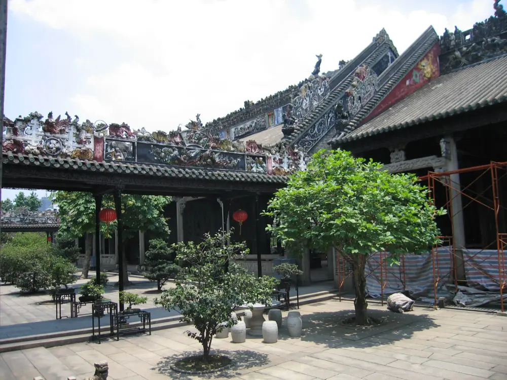 Chen Clan Academy courtyard and carved roof